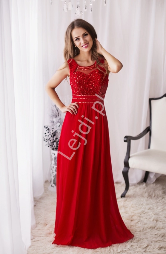 Czerwona długa suknia wieczorowa z gipiurową koronką ozdobiona kryształkami, koralikami i cekinami 