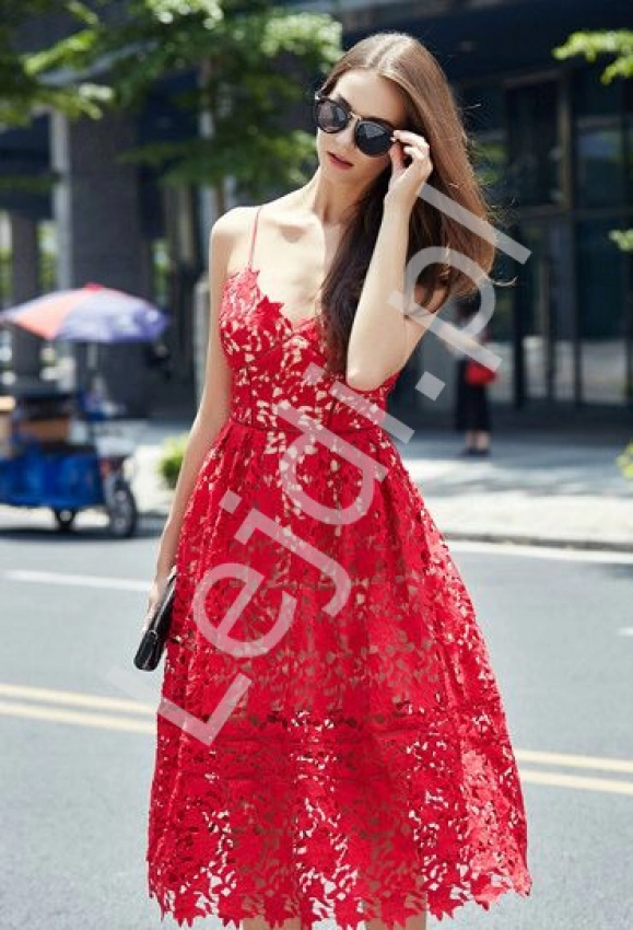 Czerwona koronkowa sukienka na ramiączkach 636-3