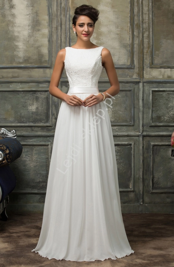 Skromna biała suknia ślubna z gipiurową koronką